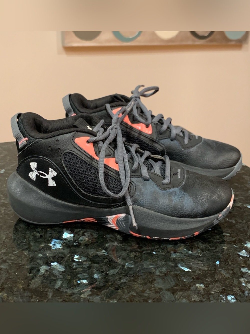 Under Armour Lockdown Youth Girls Size 3.5 Basketball Shoes Black Pink Athletic